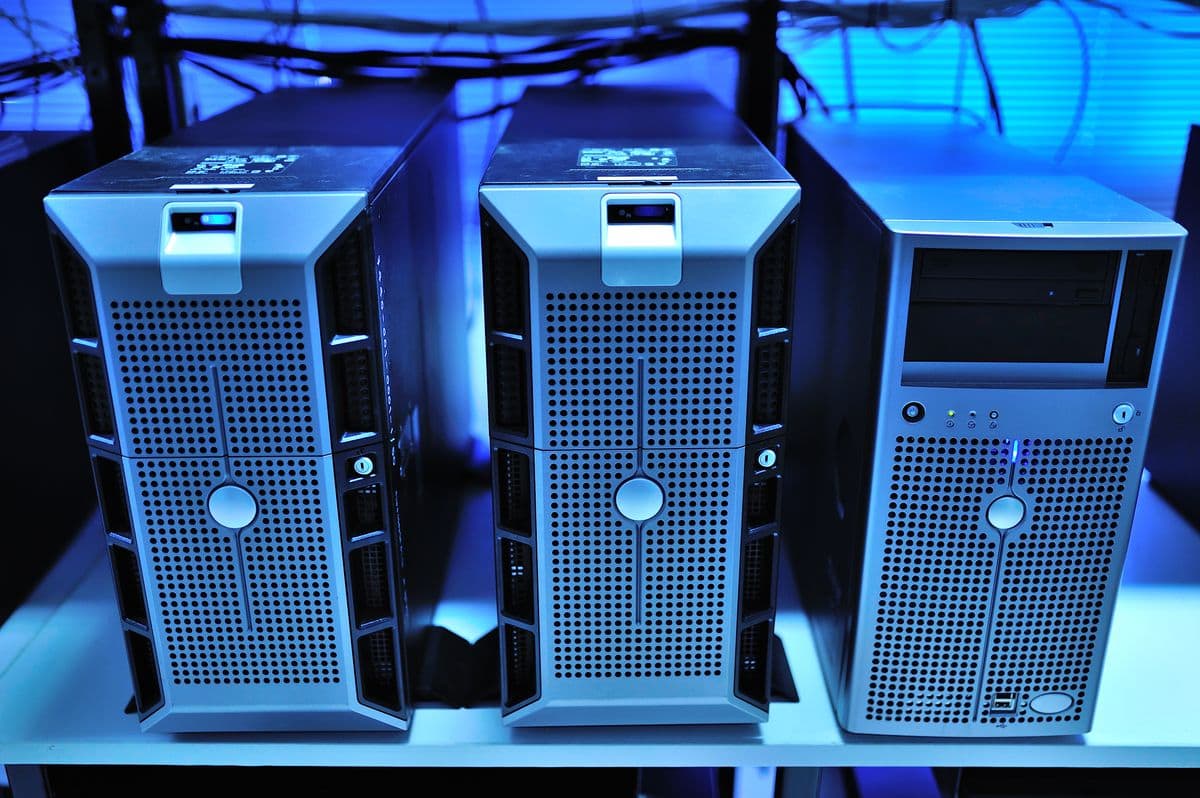 Dedicated7 engineers assessing used server hardware